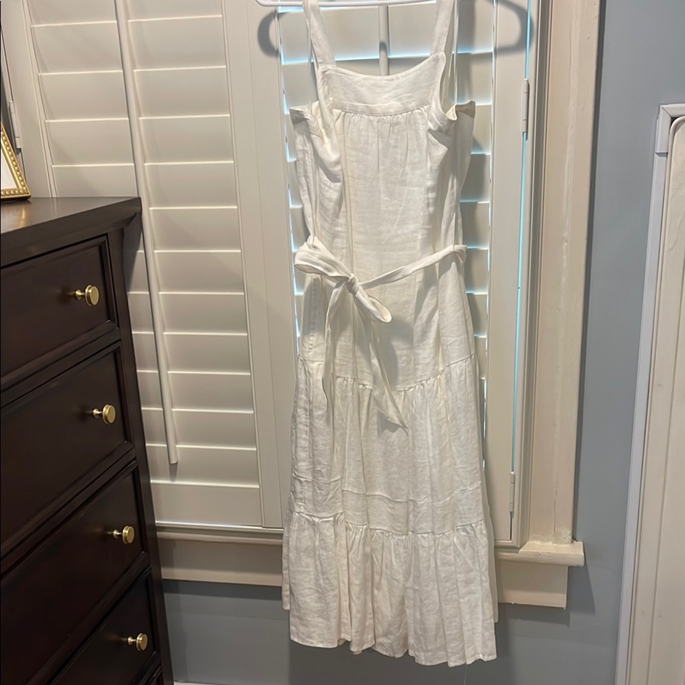 Elegant White Sleeveless Dress